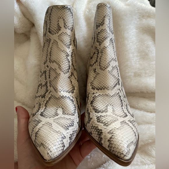 Steve Madden Kaylah booties 8 croc - Picture 7 of 7